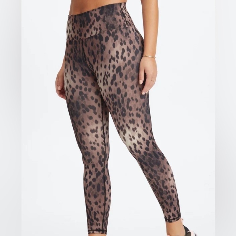 Fabletics Women XXS Spotted Black Boost PowerHold High-Waisted 7/8 Legging NWT